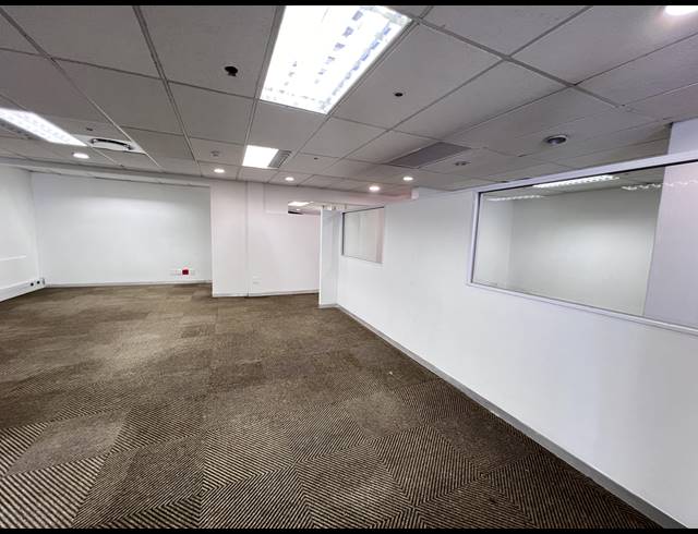 977M² OFFICE TO LET IN MOUILLE POINT